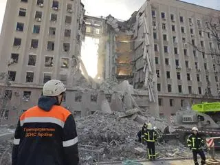 Ostrzelany przez Rosjan budynek administracji obwodowej w Mikołajowie