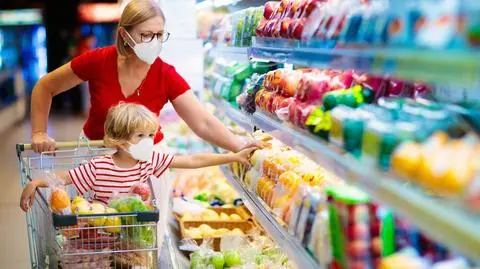 market sklep zakupy koszyk shutterstock_1677576121