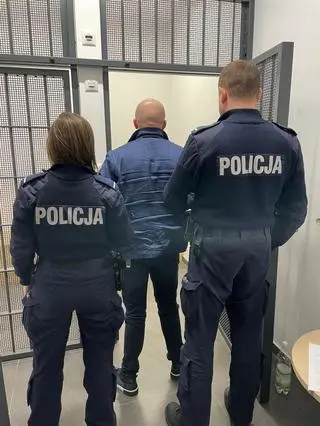41-latek w samochodzie przewoził m.in. maczetę, siekierkę, toporek i trzy noże