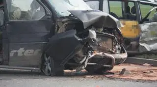 Auto zderzyło się z busem. Rekcin