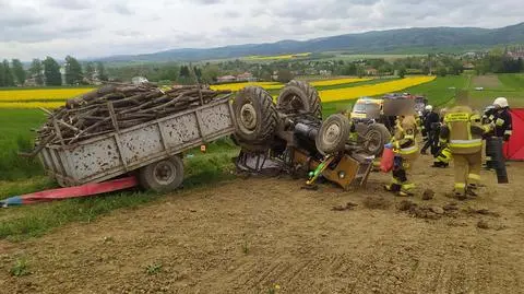 Nie żyje 70-letni mężczyzna przygnieciony przez traktor