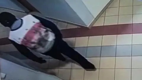 Ukradł pieniądze z placówki medycznej, poszukuje go policja. Jest nagranie i rysopis