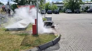 Toruń. Samochód osobowy uszkodził dystrybutor gazu na stacji paliw