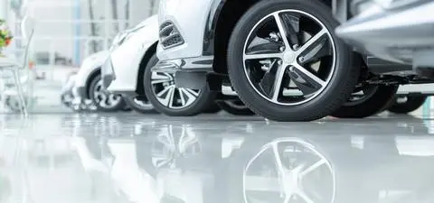 Samochody z kryzysem w standardzie. Dlaczego dopłacają, by je sprzedać?