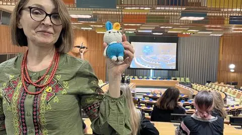 "Miałam zjeść miskę śmierdzącej kaszy z odchodami szczurów, bo inaczej czekała mnie kara". To mógł być "kubek" albo piwnica