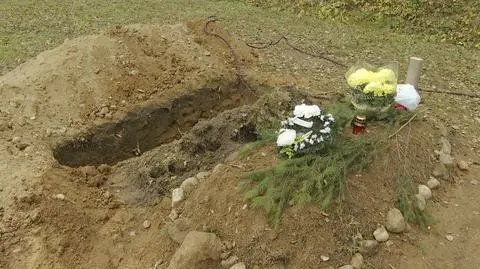 Zmarły miał około 30 lat. Spoczął na cmentarzu w Bohonikach