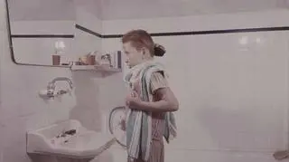Łazienka w warszawskim mieszkaniu, 1964