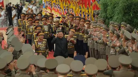 Budził strach wśród wielu, ale nigdy nie czuł się w swoim kraju bezpiecznie. Dziś opowiada o ucieczce i tajemnicach reżimu