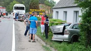 Najpierw w miejscowości Babi Dół doszło do kolizji dwóch samochodów z autobusem