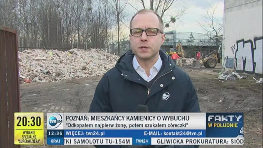 Przeczesują gruzowisko szukają narzędzia zbrodni