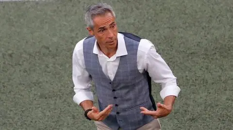 Poland terminates coach Paulo Sousa's contract. He immediately joins Flamengo