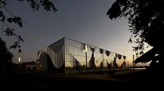 Wystawa mieści się w wybudowanej rok temu nowoczesnej siedzibie Muzeum