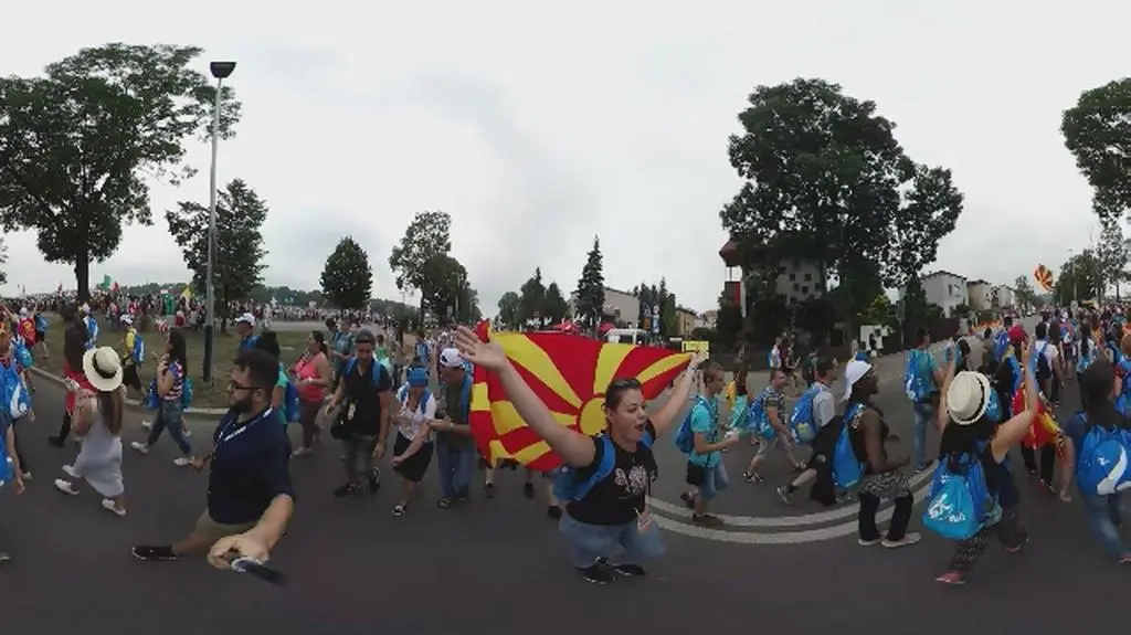 Tysiące pielgrzymów w drodze na Krakowskie Błonia. Zobacz na wideo 360 stopni