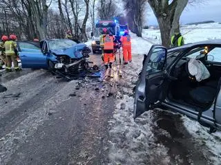 Do czołowego zderzenia doszło na drodze za Milejewem a przed Pogrodziem