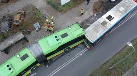 Zderzenie dwóch autobusów i auta w Poznaniu