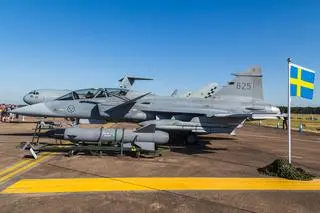 Szwedzki JAS-39 Gripen z uzbrojeniem