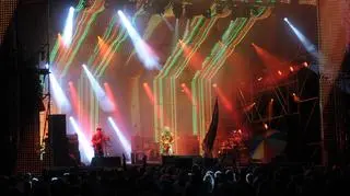 Przed jedną ze scen zgromadził się tłum