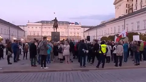 W Warszawie protestowano przed Pałacem Prezydenckim