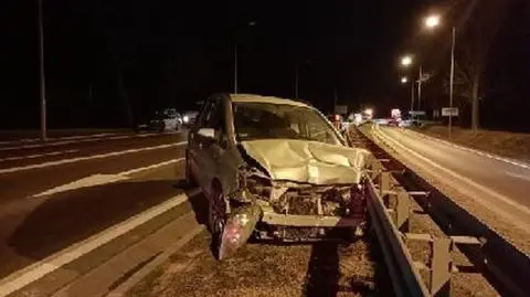 Wjechał w samochody czekające na zmianę świateł. Był pijany
