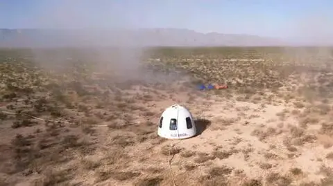 "Niesamowite. Każdy powinien tego doświadczyć". 90-letni kapitan Kirk ze Star Treka poleciał w kosmos