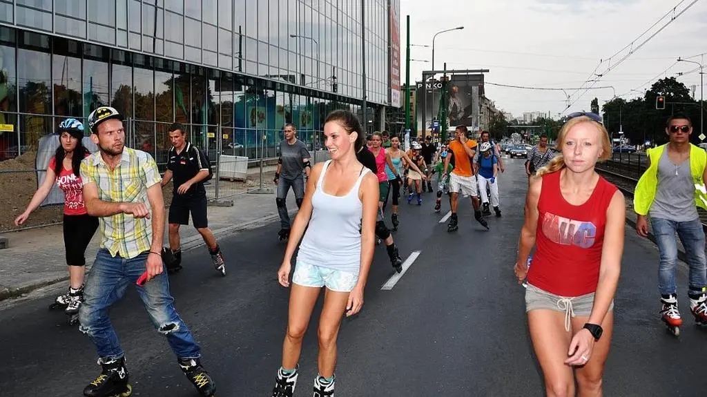 Wrotkarze wystartują o 19:00