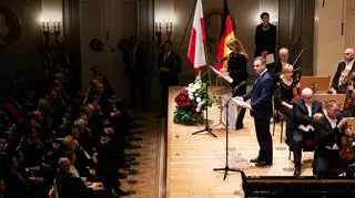 Najpierw "Konstytucja!", potem "Andrzej Duda!". Prezydent czekał, aż sala ucichnie