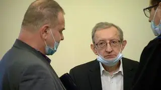 Józef Pinior i Jarosław Wardęga na korytarzu sądowym