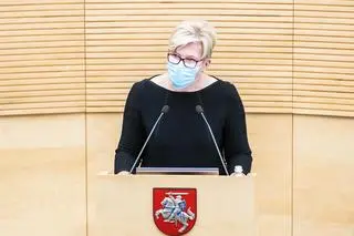 Premier Ingrida Szimonyte przemawia w litewskim Sejmie