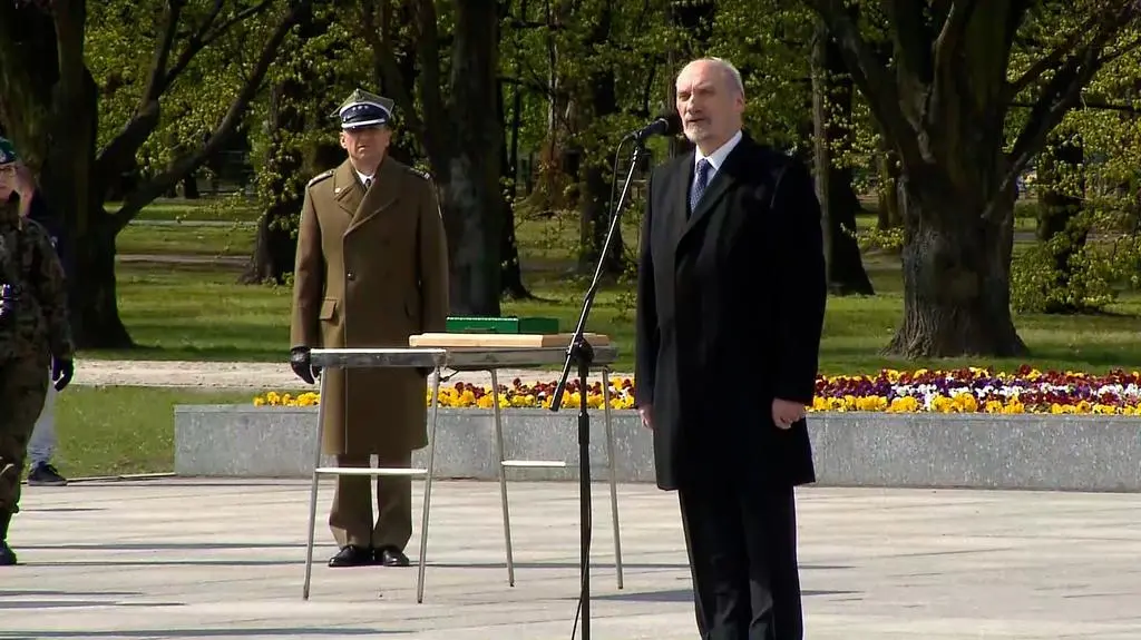 Minister Macierewicz składał deklaracje w kwestii zakupów dla wojska