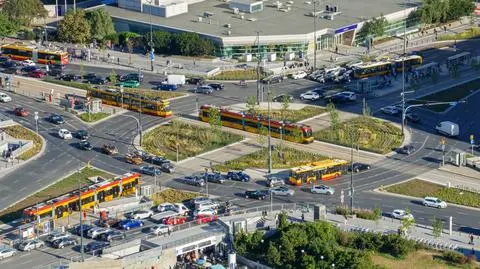 Rondo Romana Dmowskiego Warszawa shutterstock_2390142347