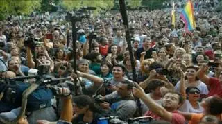 Tłumy protestujących w parku Gezi