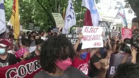 Police use water cannons 