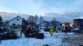 Płonęły ciężarówki. Wstępną przyczyną zwarcie instalacji elektrycznej