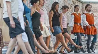 Zespoły tańca dawnego z całej Polski biorą w warsztatach organizowanych we Wrocławiu w ramach 9. Międzynarodowego Festiwalu Tańca Dawnego Pawana.