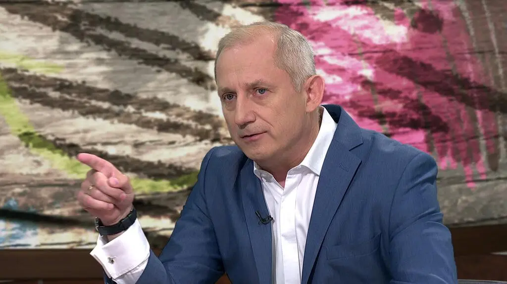 Konsolidowanie PiS-u który zaczął się rozłazić w szwach