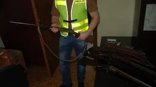 Policjanci nie kryli zdziwienia kiedy odnaleźli mały arsenał broni
