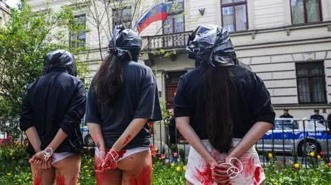 Na nic, poza aborcją, nie mogły wtedy liczyć. Dziś "ocalone" znów są w Polsce, milczą