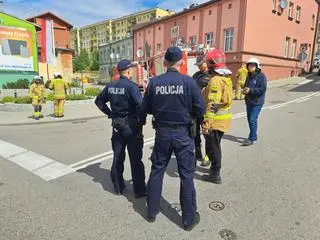 Policjanci Komendy Powiatowej przeprowadzili ewakuację wszystkich mieszkańców, znajdujących się w promieniu 150 metrów od odnalezionego pocisku