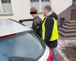 19-latek został zatrzymany przez policję. Znaleziono przy nim część skradzionej gotówki 