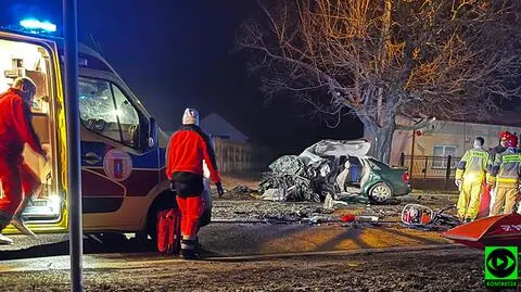 Samochody zderzyły się czołowo, nie żyje dwóch kierowców