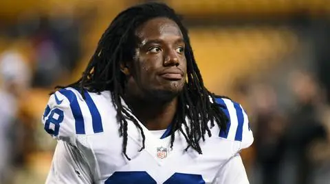 Były gracz NFL aresztowany. W tle brutalna napaść i śmierć matki