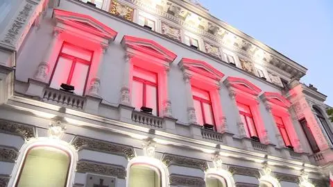 Barwy opozycyjnej flagi Białorusi w Łodzi