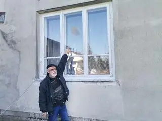 Kula zniszczyła okno w domu jego teściowej 
