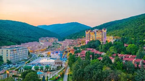 Najwięcej zakażeń od końca marca. Wstęp do baru i hotelu tylko z certyfikatem