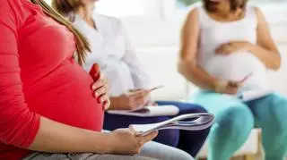 W latach 2017-2021 w domu urodziło się 890 dzieci