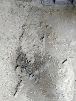 Łóżko stróża: ślady po jego ciele