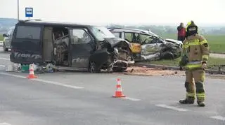 Auto zderzyło się z busem. Rekcin