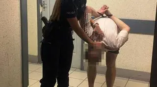Поліцейська із затриманим чоловіком