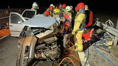 Ciężarówka zderzyła się z samochodem osobowym 