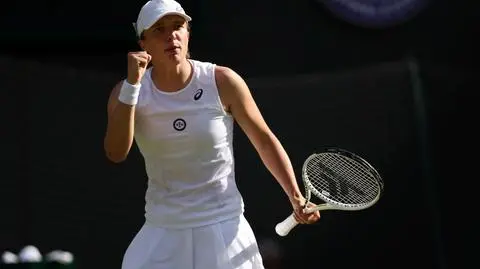 Były nerwy i złość, potem ulga. Świątek gra dalej w Wimbledonie
